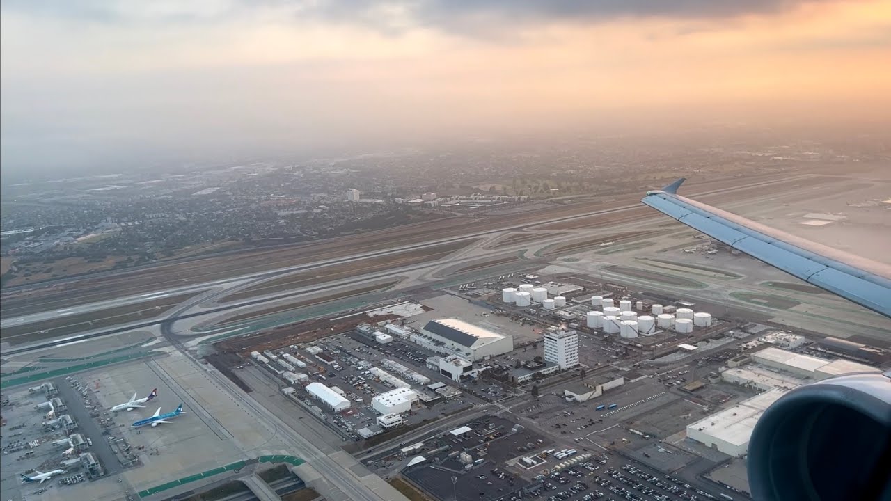 American Airlines Airbus A321-211 taking off from Los Angeles International Airport (LAX)