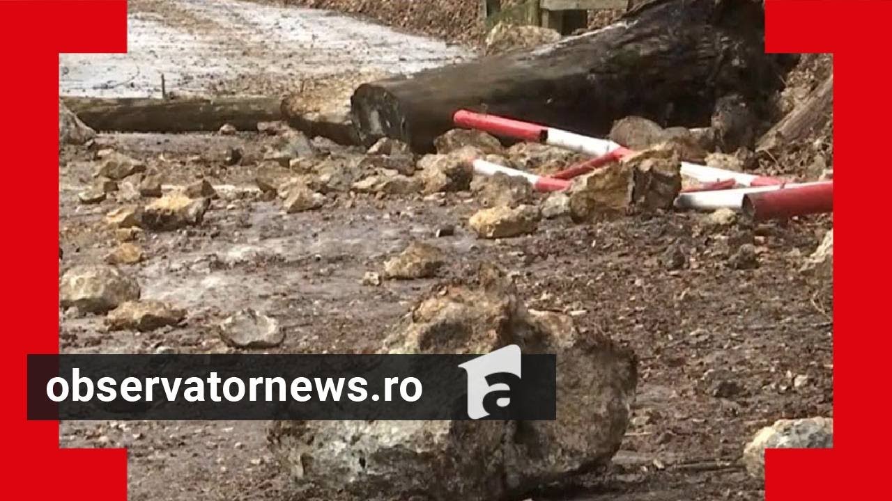 Traseu spre Poiana Braşov, restricţionat după ce blocuri mari de stâncă s-au prăbuşit de pe versant