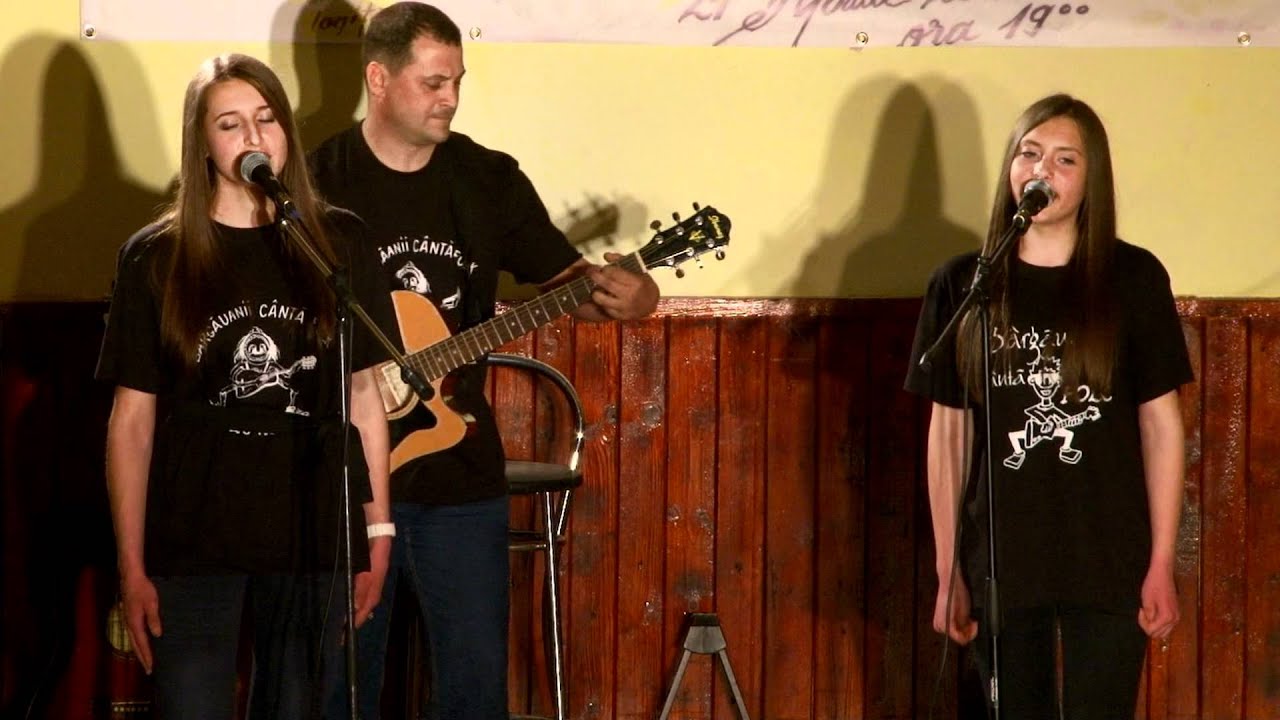 Maria si Andreea Pavelean-Bargauanii canta folk 2012 (Strigat; Rau ma dor ochii,ma dor)