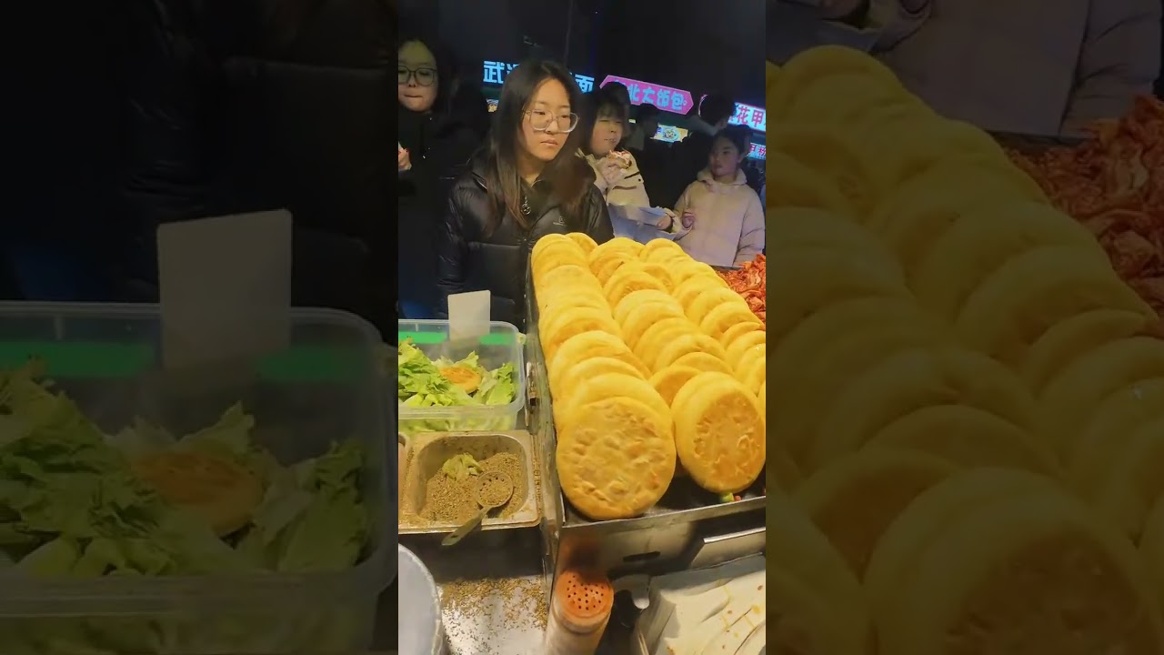 Live broadcast of street food specialties and fruit delicacies 2026/02/24 19:13:40.
