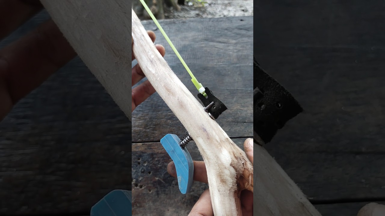 pumping nail trigger slingshot 😎 #slingshot #diyslingshot