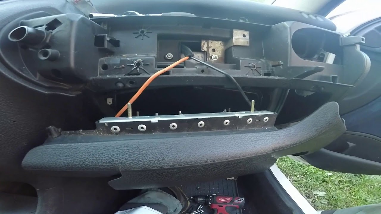Как самому поменять  AIRBAG PEUGEOT 206 часть 2