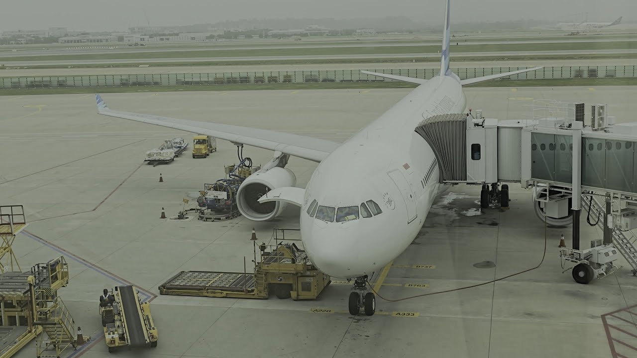 I flew Indonesia's national airline in Business Class. Garuda Indonesia Business Class ICN - DPS