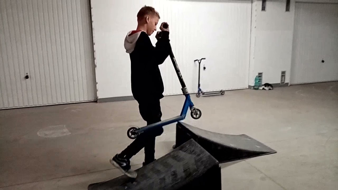 game of scoot v garáži