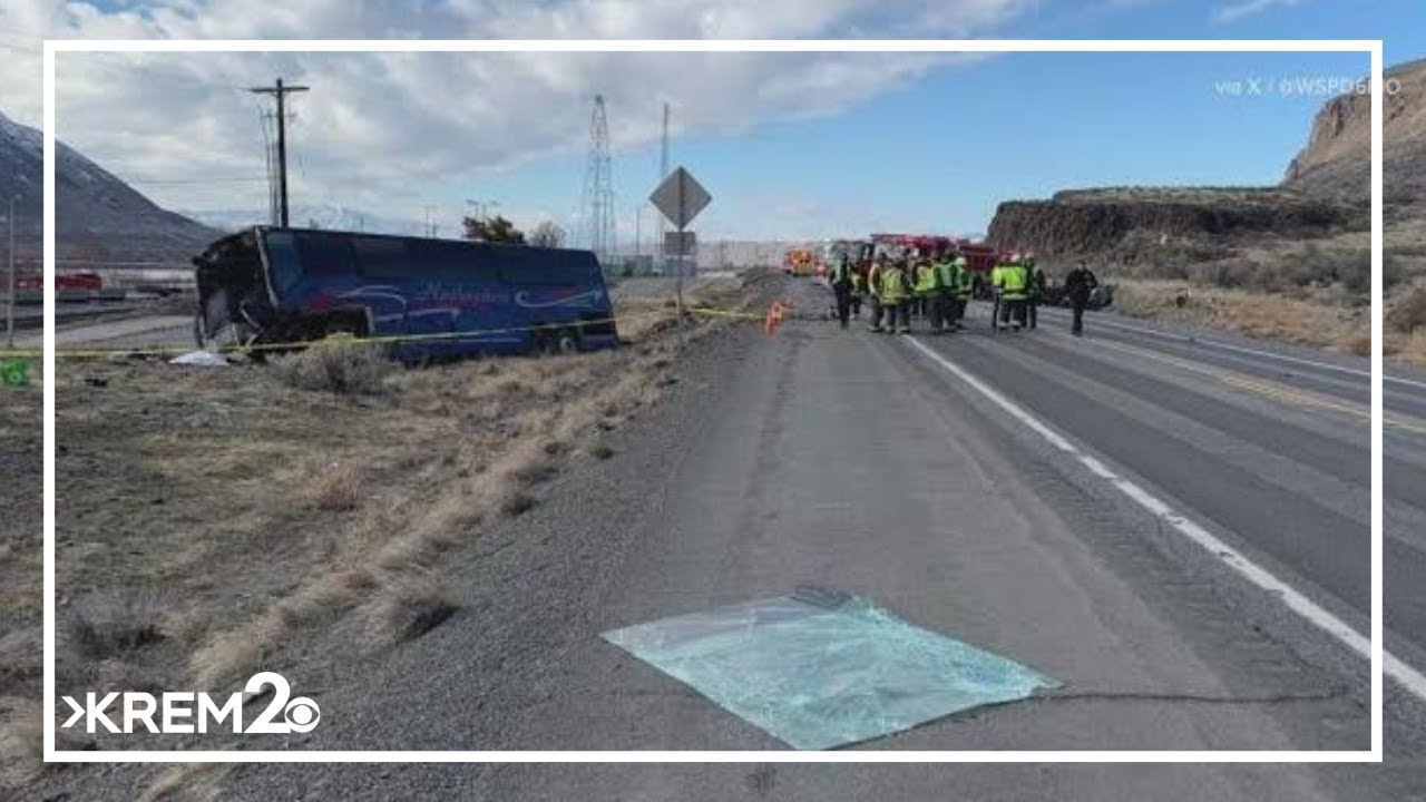 Deadly crash closes SR28 in Douglas County