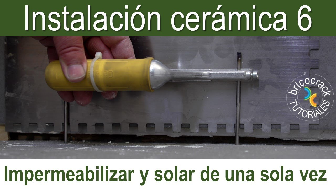 Instalación de cerámica 6: colocar baldosas impermeabilizando (Bricocrack)