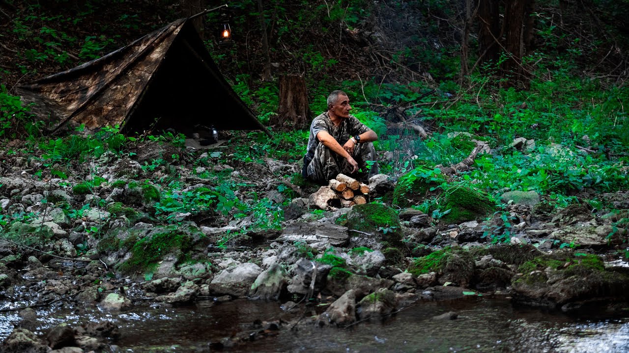 SOLO CAMPING ON RIVER (Fishing, Shelter, Cooking, Fire)