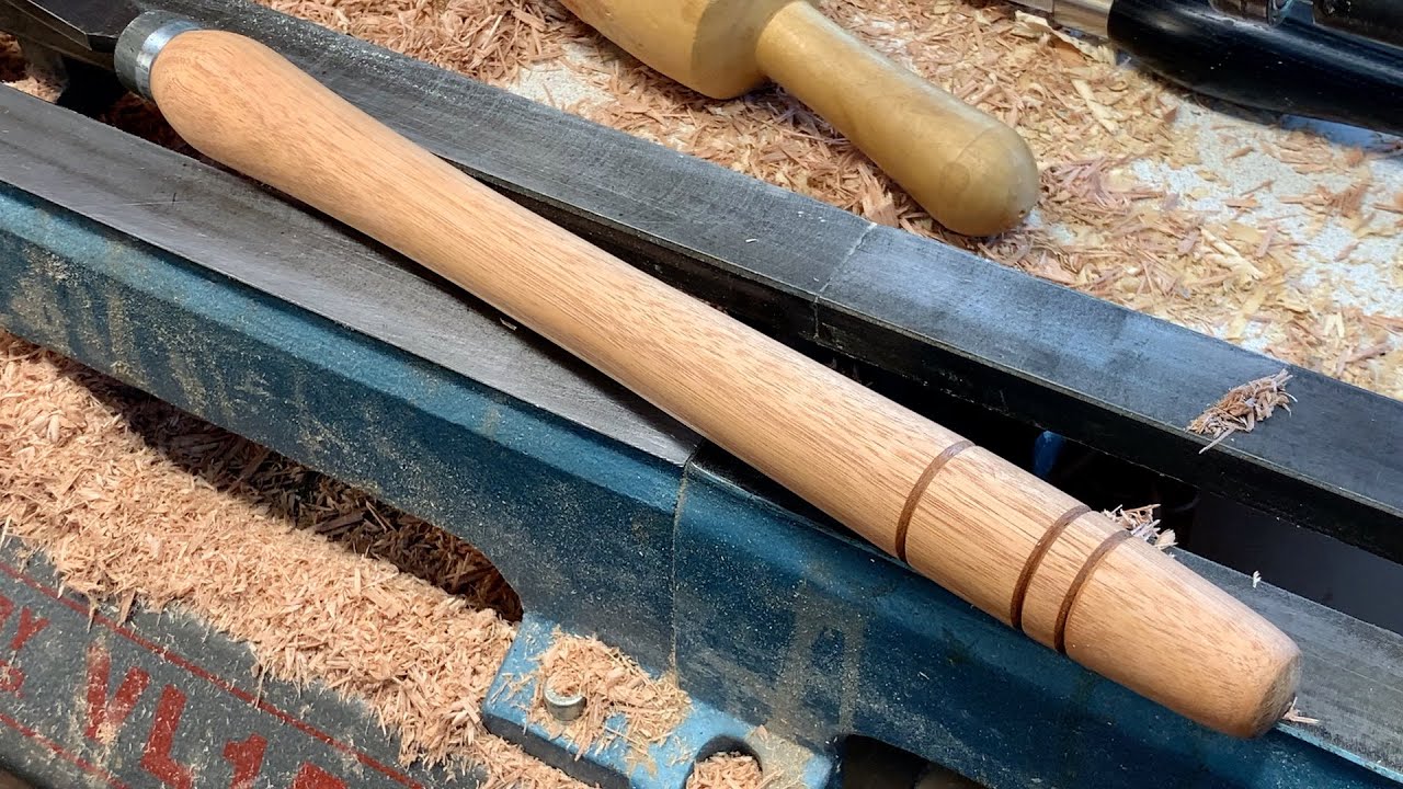 Richard Raffan turns an old table leg into a tool handle for a ¾
