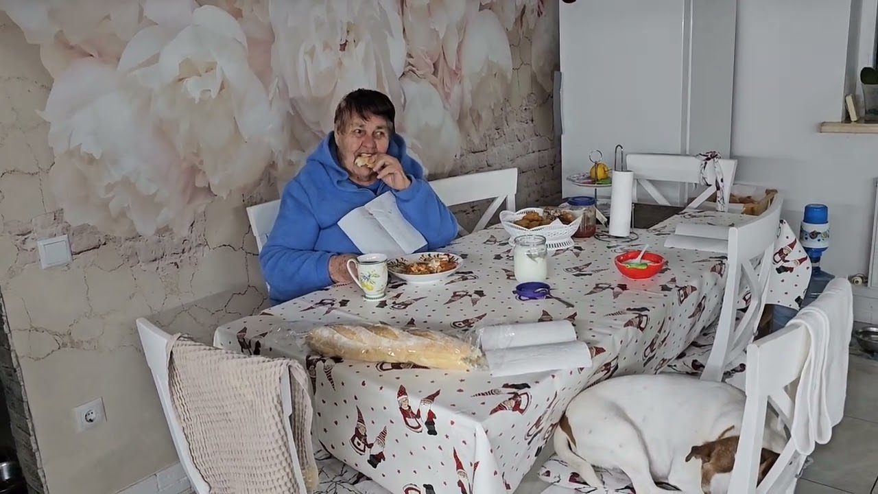 Долли не дают мясо  .🍖