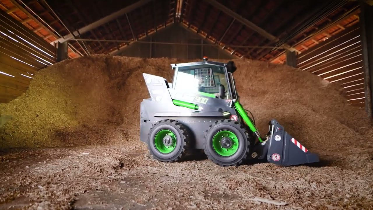 Elektrischer Kompaktlader FIRSTGREEN ELISE 900 | Heizwerk im Dorf | &Ouml;konomie & &Ouml;kologie