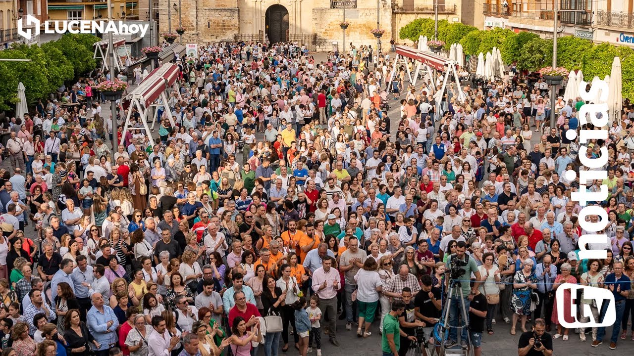 VÍDEO: Lucena pide su hospital en una concentración ciudadana en la Plaza Nueva