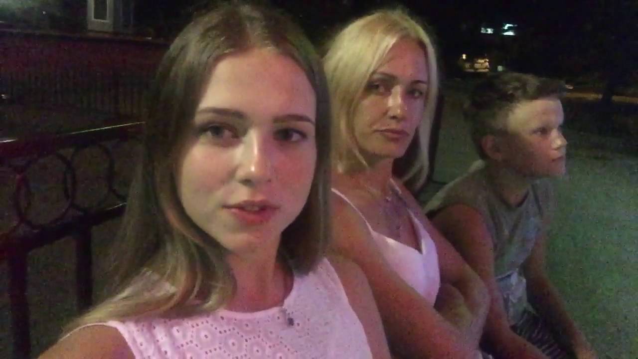 ♡VLOG♡ГУЛЯЕМ♡ВЕЧЕРНЕЕ МОРЕ♡ЗАМОК СТРАХА♡ДОМ ПЕРЕВЕРТЫШ♡