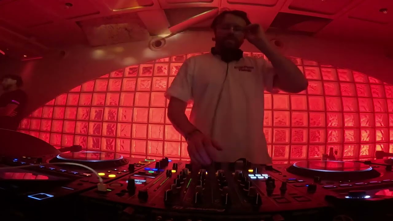 LeBRON Live at La Fête, Paris – High Energy Italo Disco & Soulful Grooves DJ Set (Love Frequency)