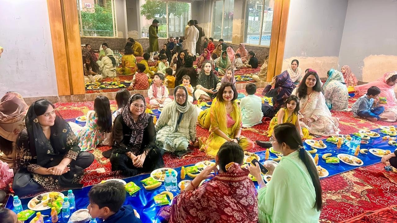 Iftaar at our Society| Society Iftaar | Ramadaan Vlog | Farheen Vlogs 
