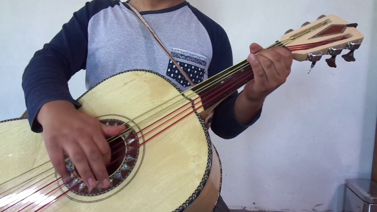 Guitarrón "Estos celos"