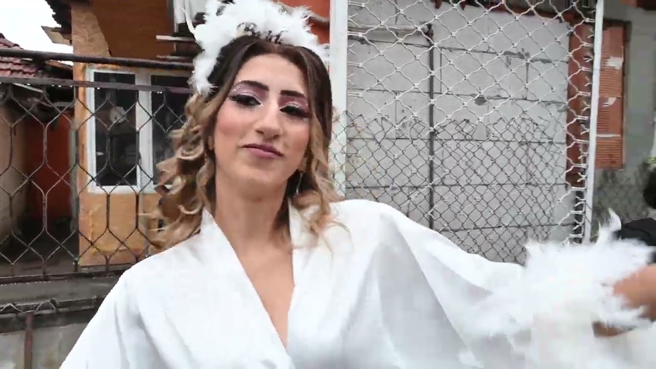 годежат на Емо и Алекс