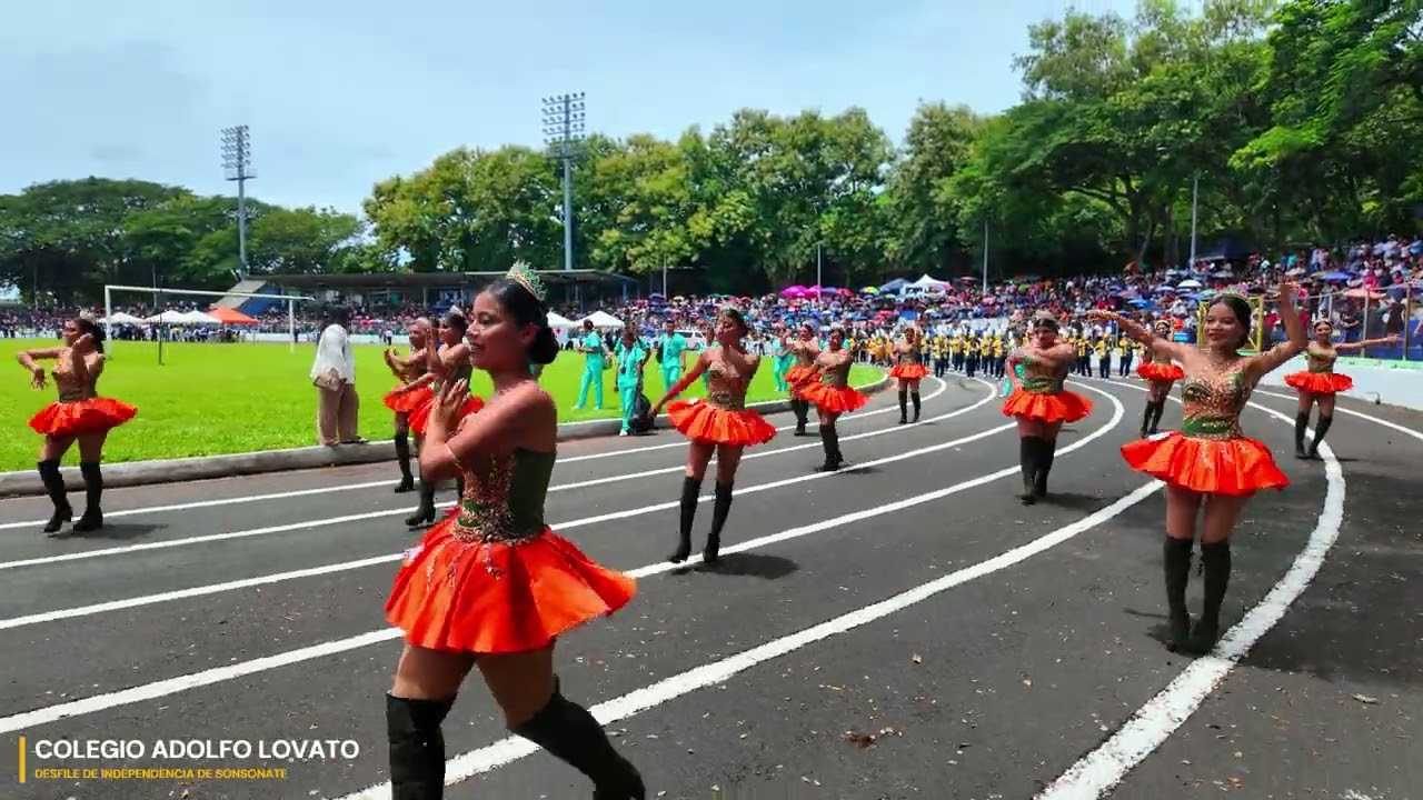 Colegio Adolfo Lovato 2025 desfile de independencia 