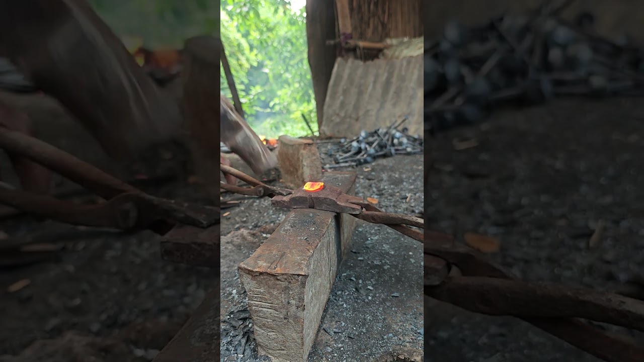 🔥 Amazing Blacksmith Work &ndash; Traditional Iron Forging Skills in Action 🔨