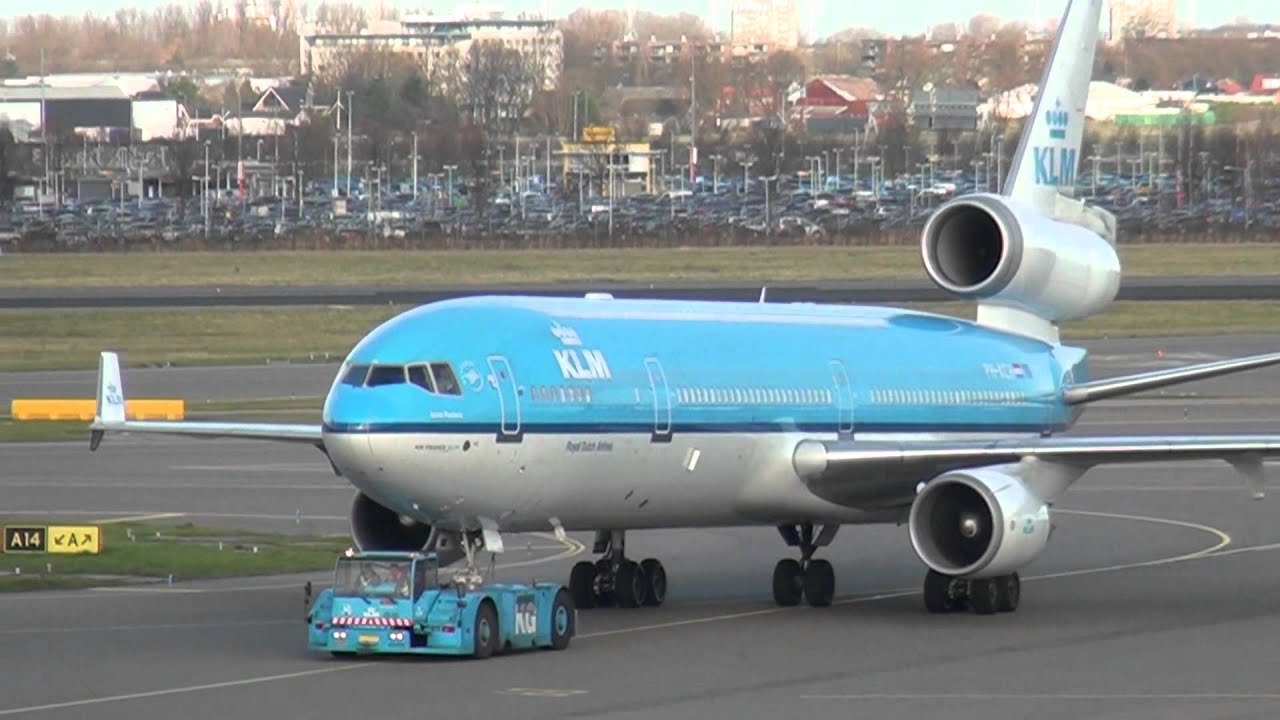 Plane spotting at Schiphol Airport 15 januari 2012