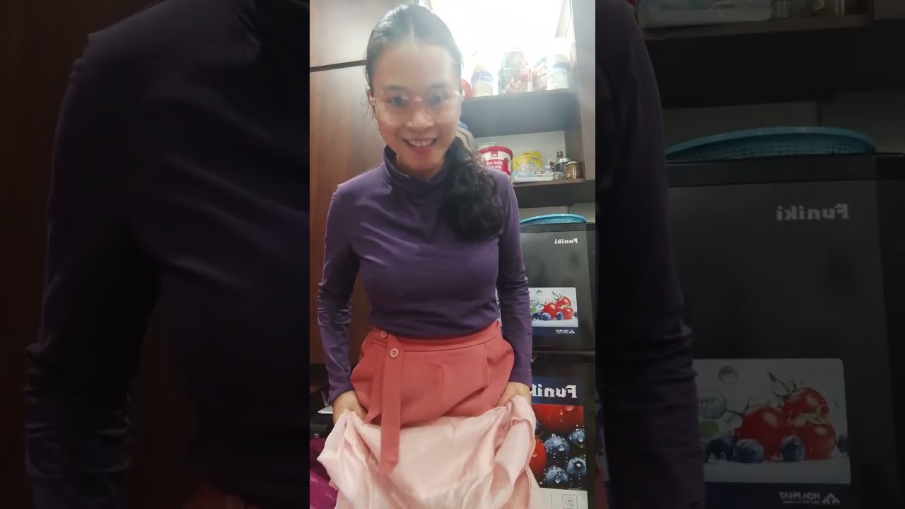I Bought My First Áo Dài in Vietnam… Here’s What Happened!