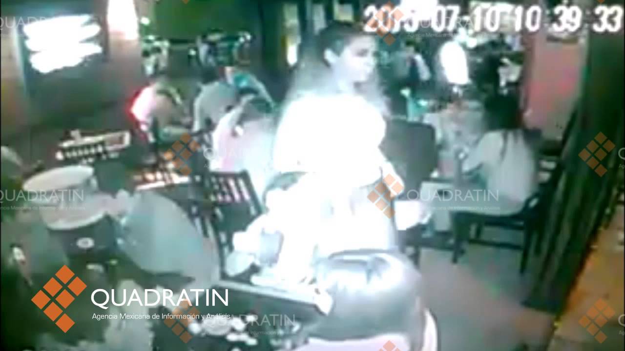 Cámara de seguridad capta el robo de bolsas en bar de Morelia