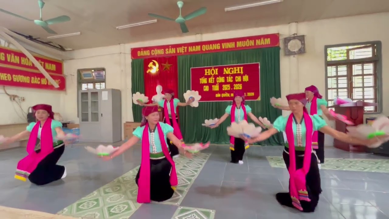 Gao Lüu văn nghệ tại bản quyền quynh nhai 