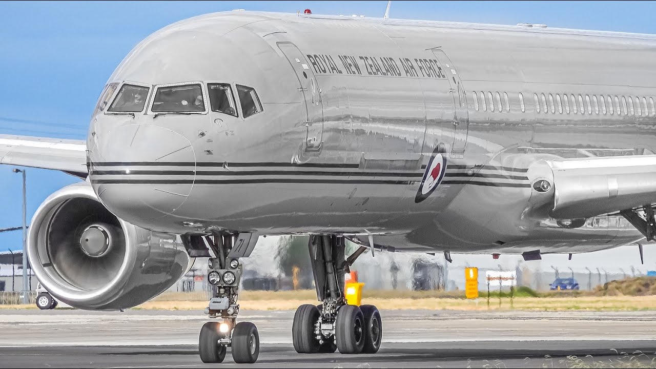 20 MINUTES of CLOSE UP TAKEOFFS and LANDINGS at Melbourne Avalon Airport Plane Spotting [AVV/YMAV]