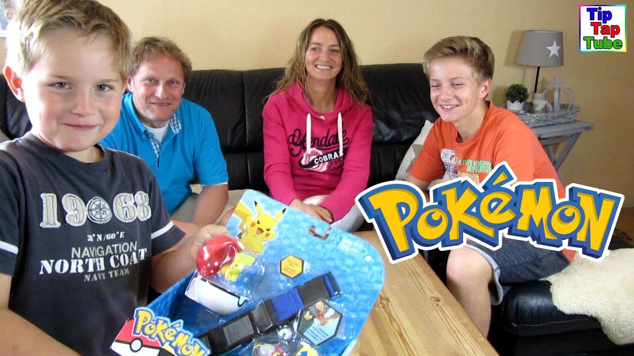 Pokemon Trainergürtel mit 2 Pokebällen und Figuren Pikachu Clip n Carry Pokemon Belt TipTapTube