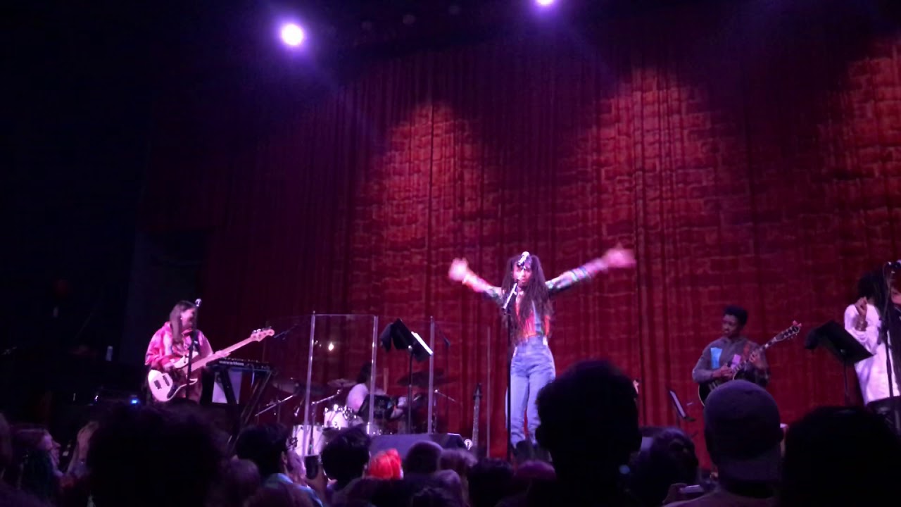 Wait a minute live - willow smith