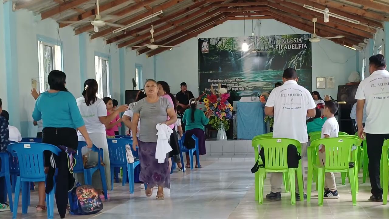 adorando a nuestro Dios ..