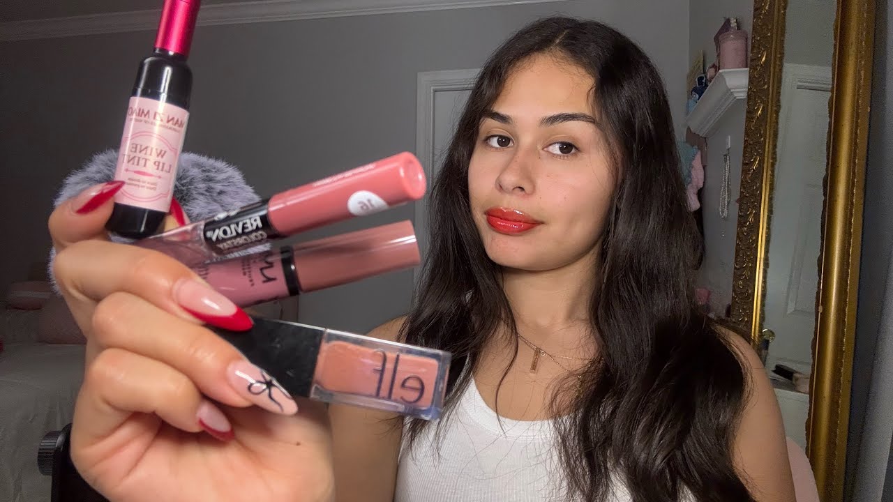 asmr : lipgloss application