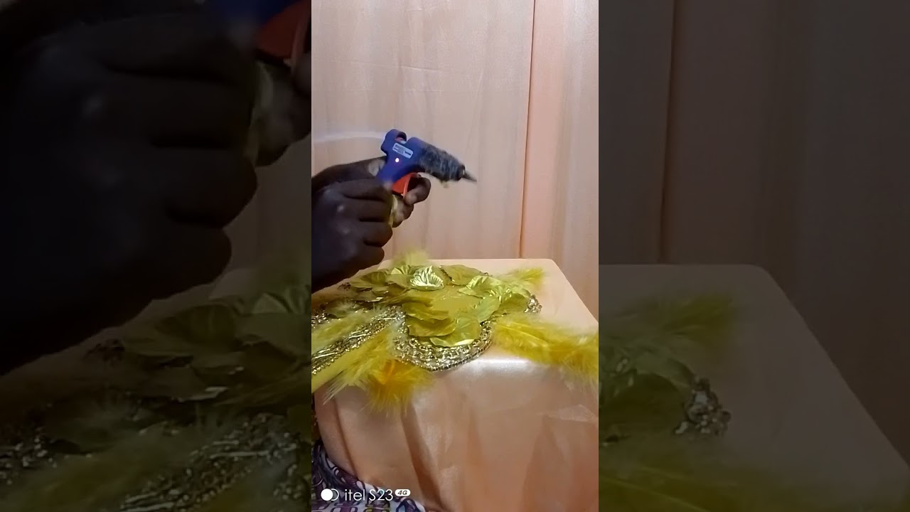 comment confectionner un éventail rond en plumes modèle feuille