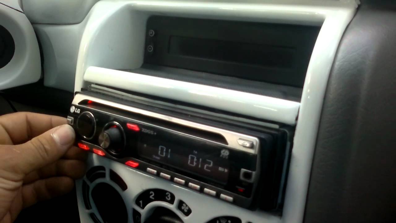 LG magnó :D még a törőt CD-t is viszi
