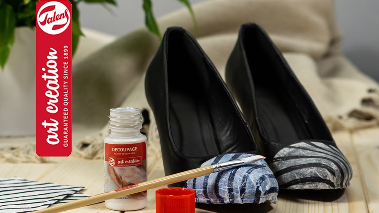 Upcycle your shoes and make them unique! | How to use Decoupage