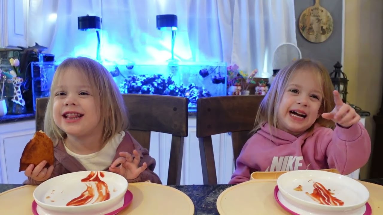 Twins try empanada