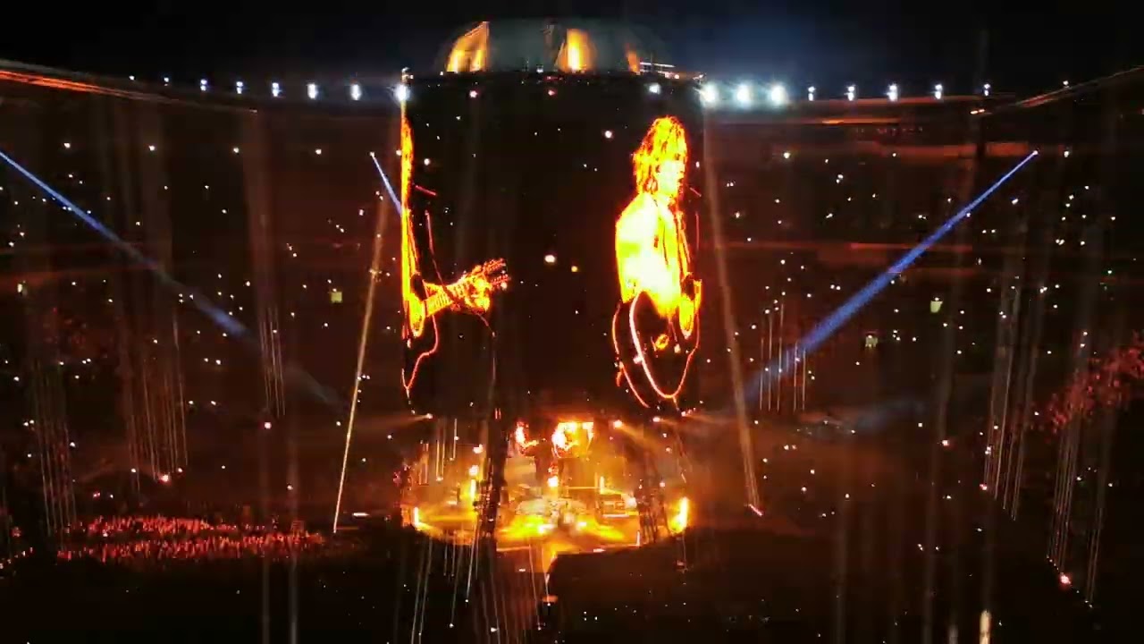 INDOCHINE Central Tour : Karma Girls ; Lyon Groupama Stadium 25/06/2022