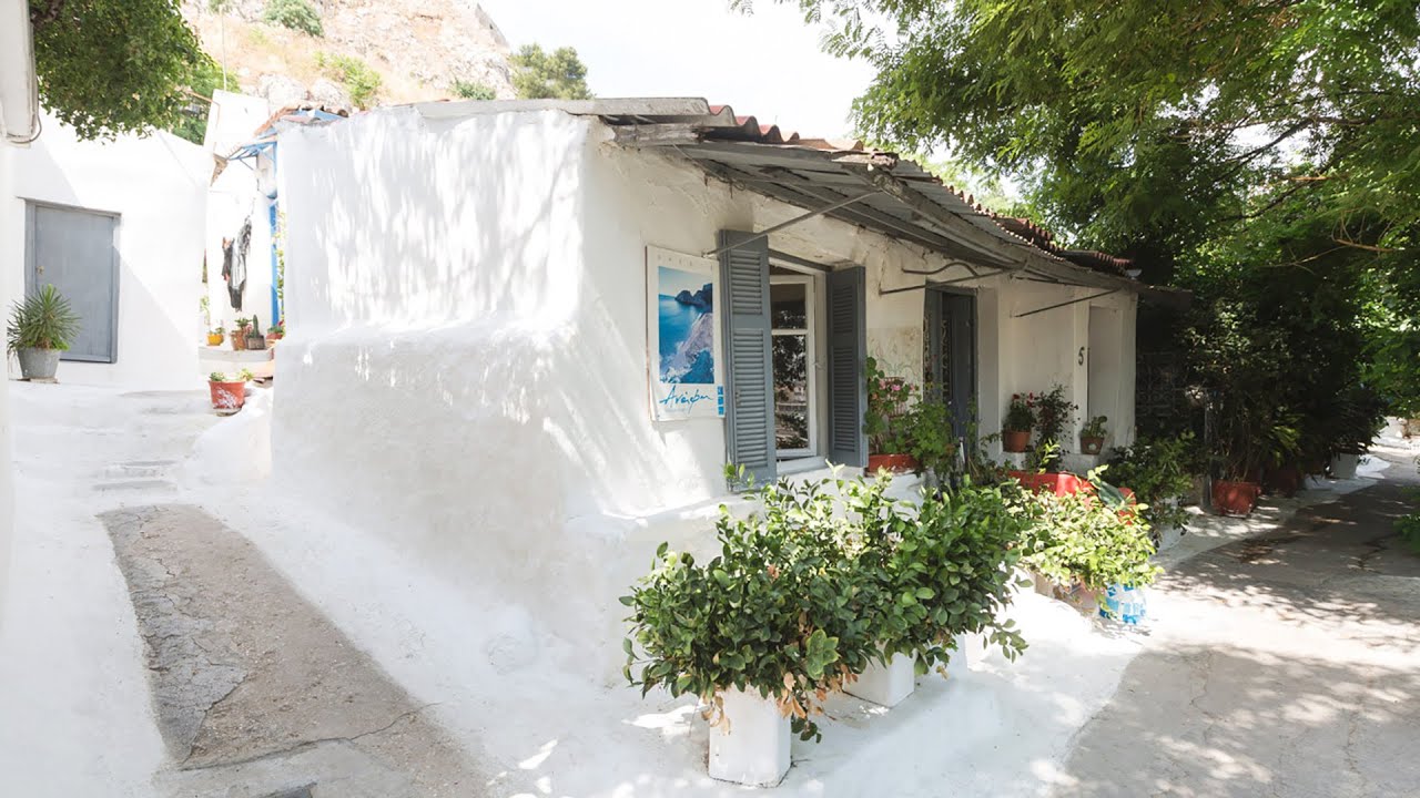 #47 Anafiotika, a walk in the most beautiful neighbourhood of Athens, on the foothill of Acropolis