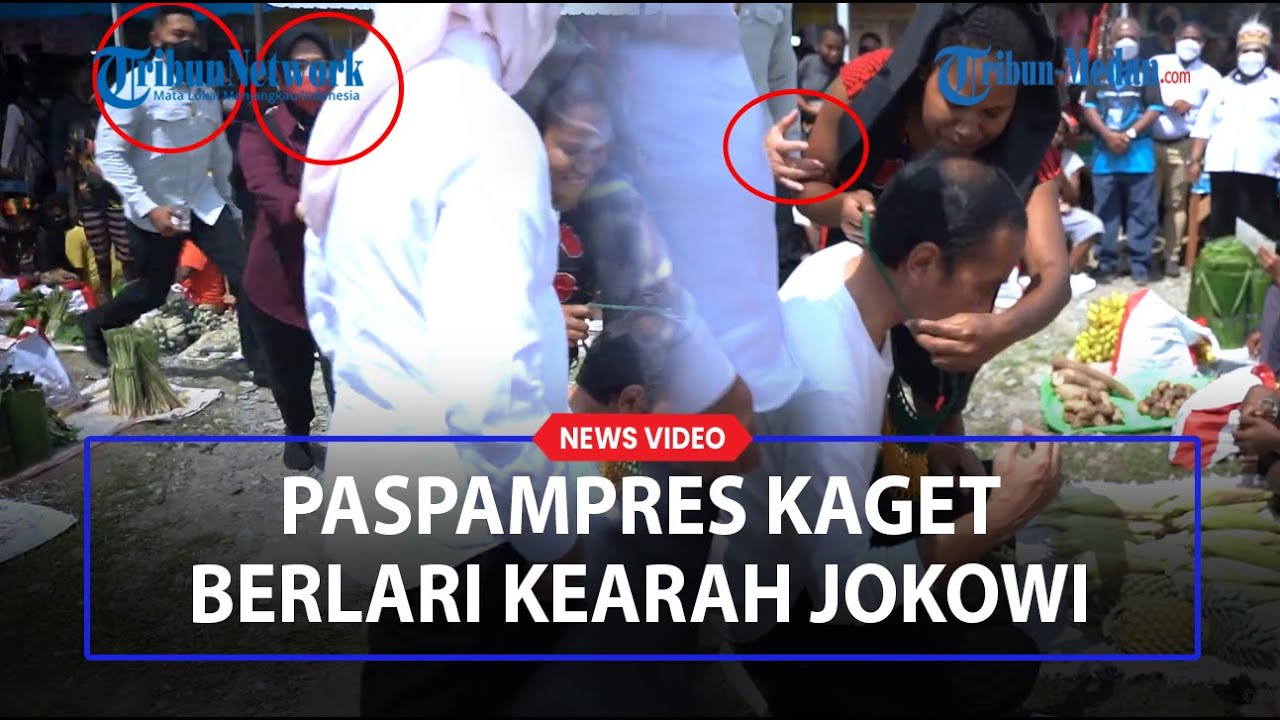 Paspampres Kecolongan di Papua Langsung Berlari Saat Pedagang Kalungkan Hadiah Untuk Jokowi