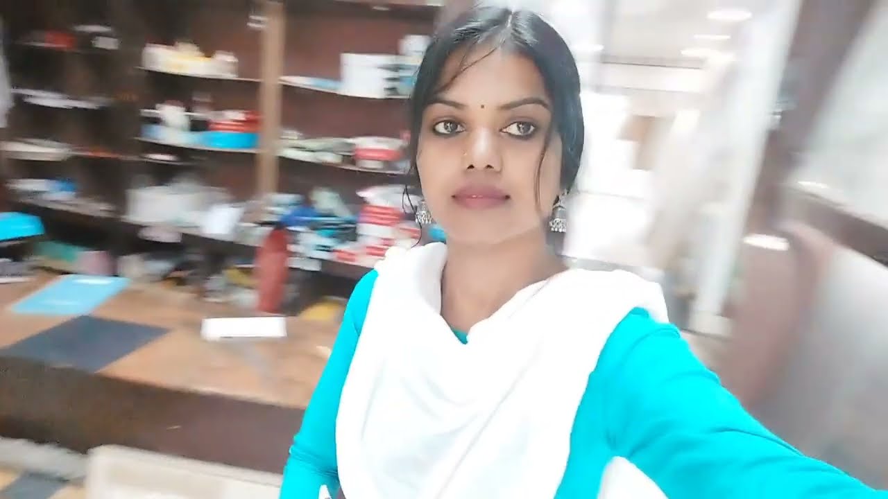 Veettukku Tiles செலக்ட் பண்ணியாச்சி வாங்க பாக்கலாம்