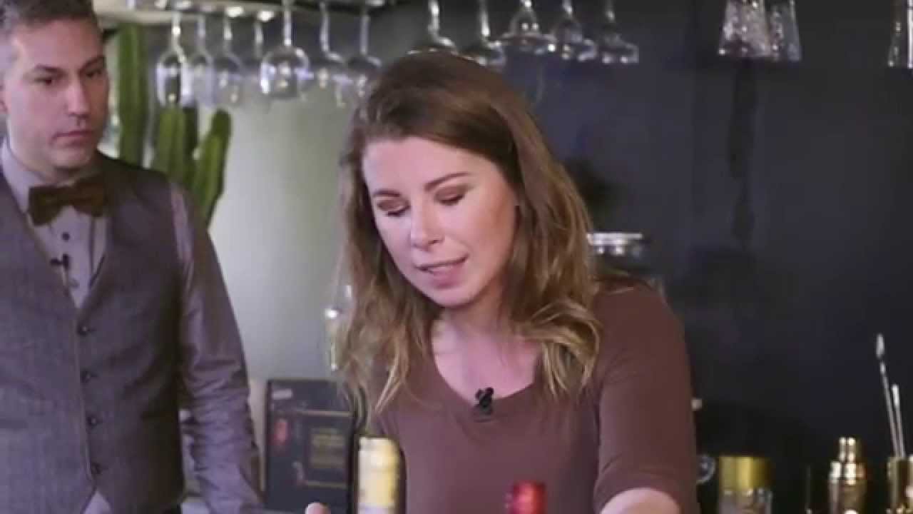 Negroni maken met  Hannah Van Ongevalle. Dit is een vermouth cocktail.