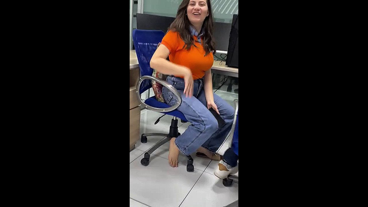 BAREFOOT IN OFFICE! AND ALWAYS BAREFOOT WIFE, TAKING FEET PICS, ENERGETIC HOUSEWIFE!