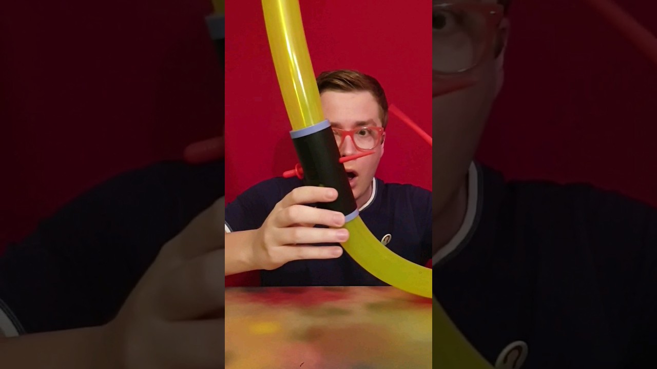 Mini Mystery: Balloon illusion 😱 #illusion #magic #magician #balloonstylist #balloons #tricks