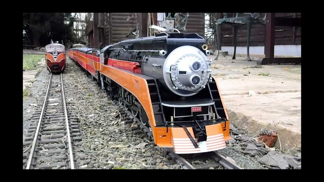 SP 4449 runs the Stretton Ridge Railroad
