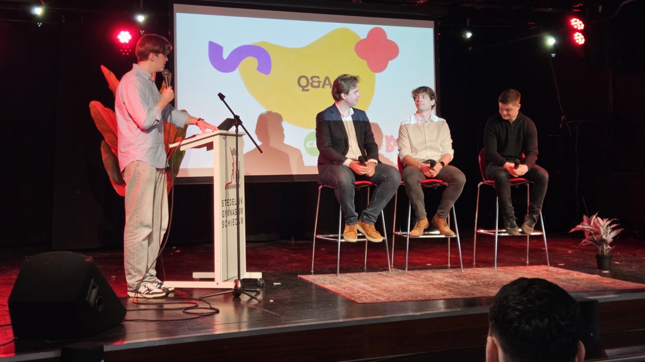 Leerlingen Stedelijk Gymnasium organiseren fel debat: &lsquo;Laten we geen boa&rsquo;s denigreren&rsquo;