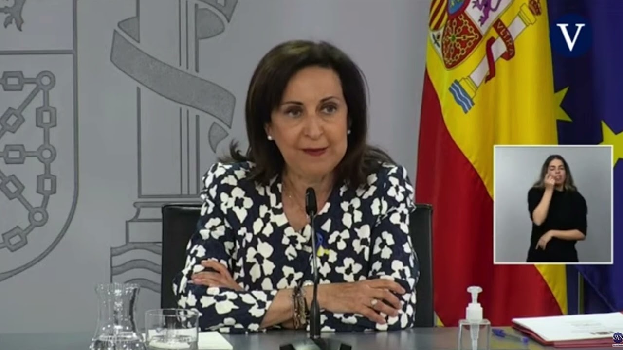 La ministra de defensa, Margarita Robles, anuncia el cese de la directora del CNI