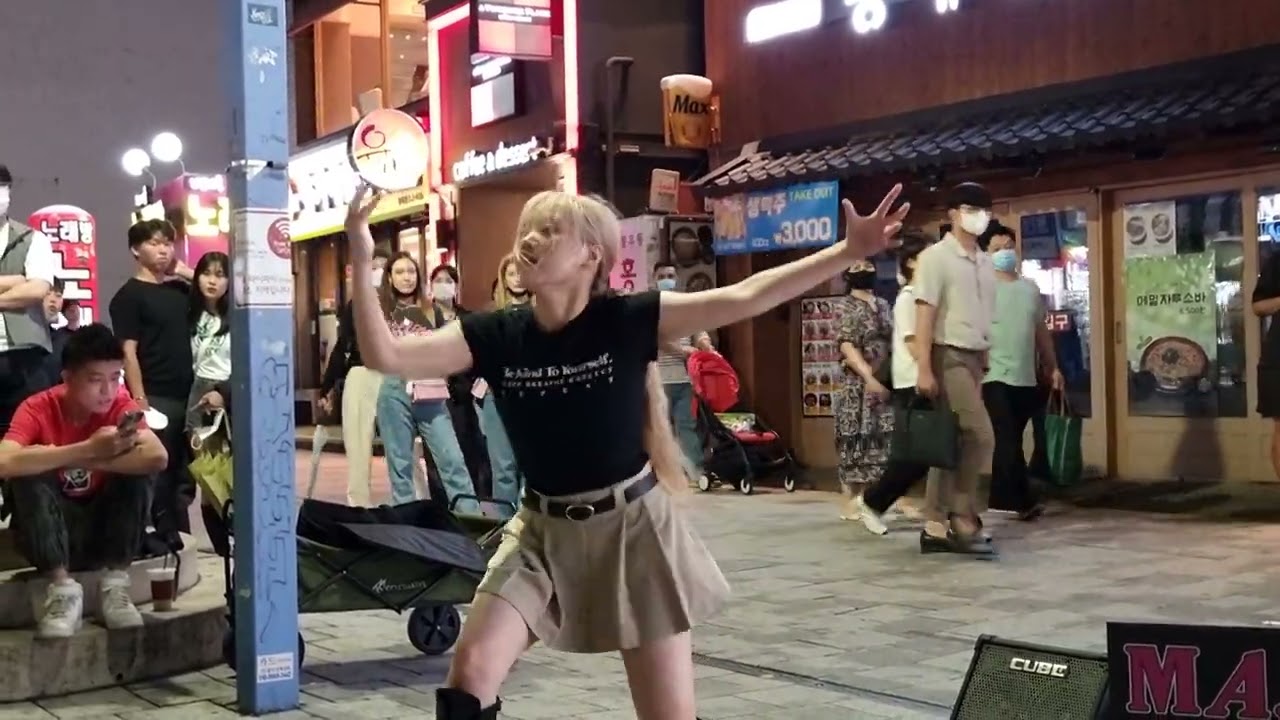 MONDAY. MAJESTY. SARI. LOVELY JAPANESE GIRL. DYNAMIC SUPERB PERFORMANCE. HONGDAE STREET.