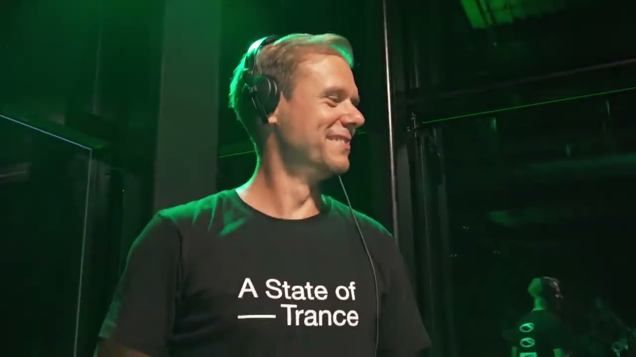 Scooter & Giuseppe Ottaviani - Hyper Hyper (A State of Trance Episode 1126 Special Broadcast)