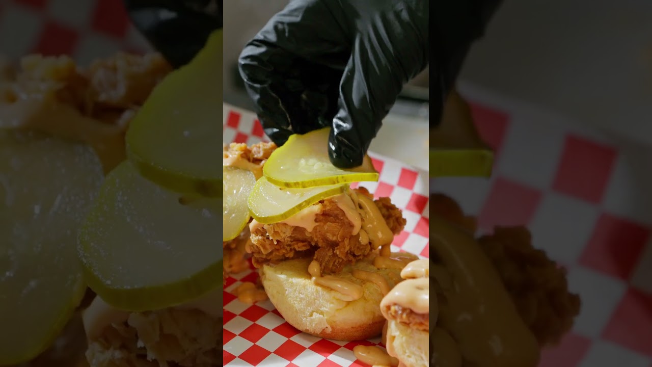 🐔 Sliders #burger #reels #food #halal #toronto #shorts #videoviral #fyp #youtubeshorts
