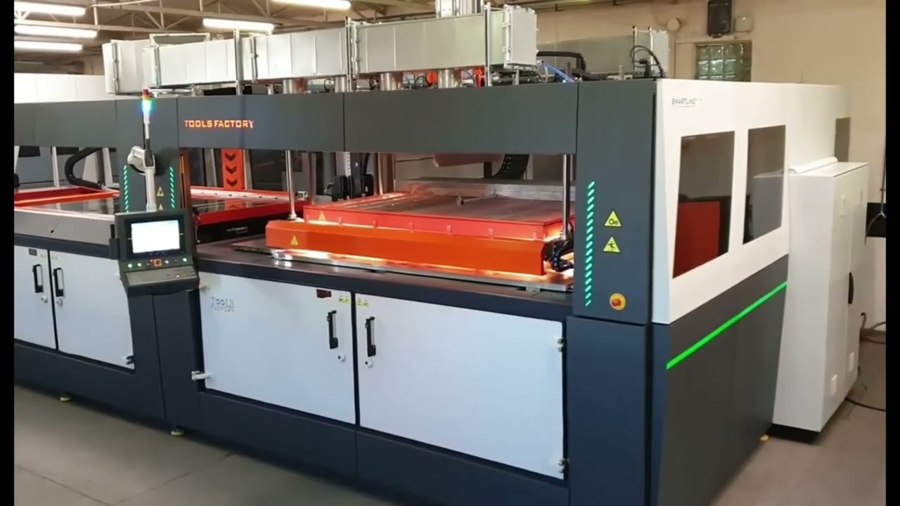 Production of AUTOMOTIVE PARTS on thermoforming machine TF SMARTLINE 600 PLUS AFS