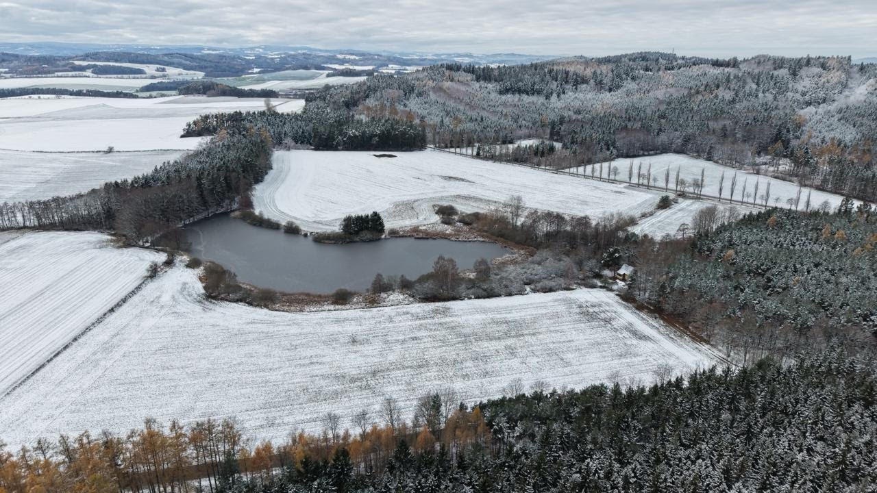 Zimní pohledy z výšky a relax. DJI mini 5 PRO, JIžní Čechy - Rodina v pitchi.